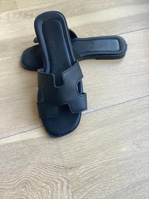 Slippers 38, Kleding | Dames, Schoenen, Zo goed als nieuw, Zwart, Ophalen of Verzenden
