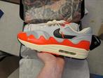 Nike x Patta Air Max 1 Waves Hyper Crimson, Kleding | Heren, Schoenen, Overige kleuren, Nike, Nieuw, Ophalen of Verzenden