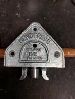 Henderson schuifdeur ondergeleider, Ophalen