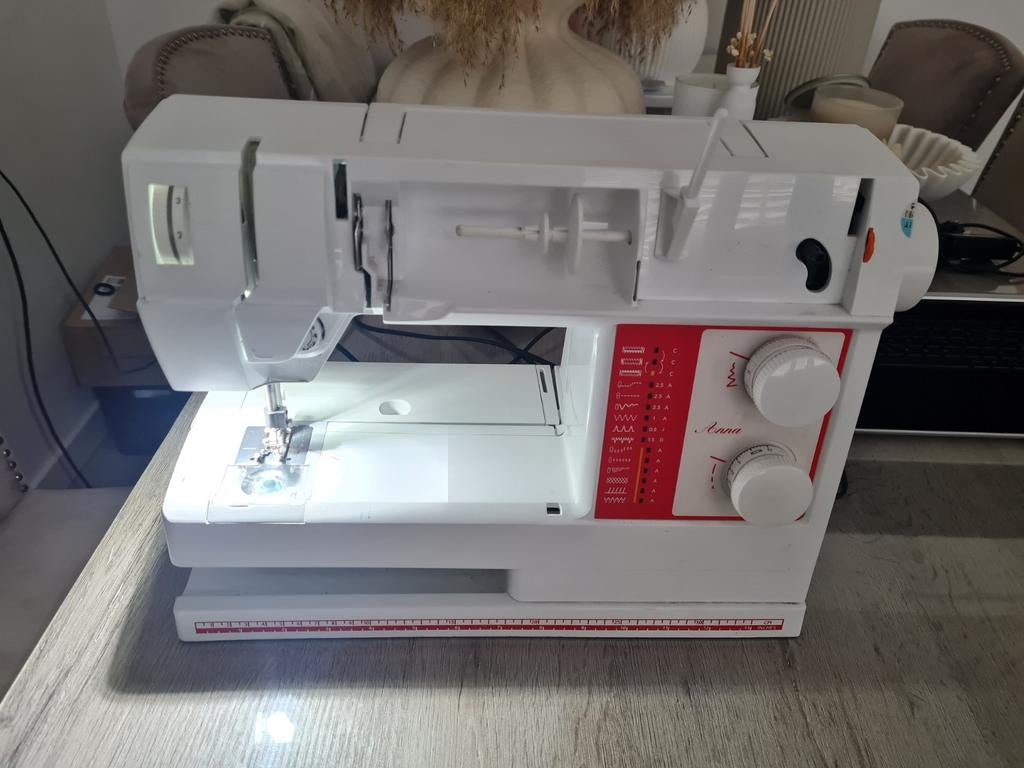 Husqvarna viking naaimachine goed als nieuw, Hobby en Vrije tijd, Naaimachines en Toebehoren, Ophalen, Zo goed als nieuw, Naaimachine