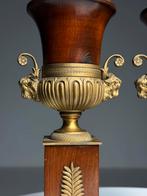 Mahonie vazen 19e eeuw, Ophalen