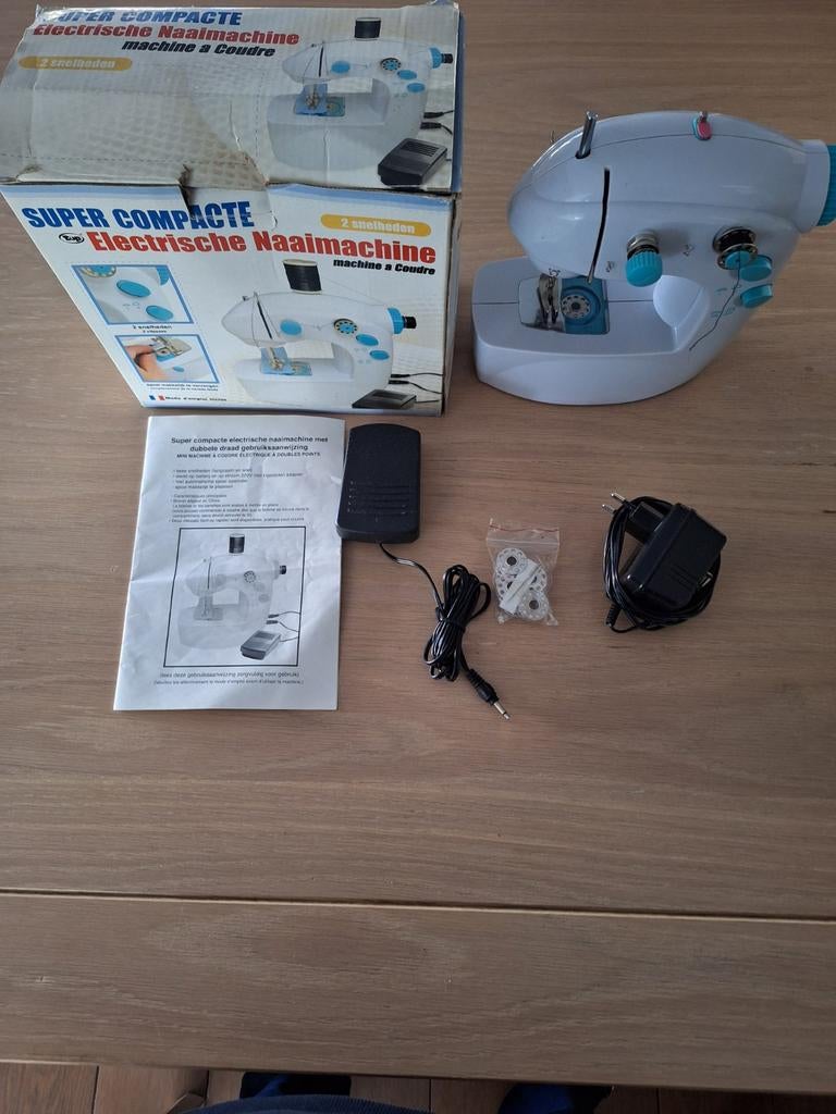 Super Compacte Elektrische Naaimachine, Ophalen of Verzenden