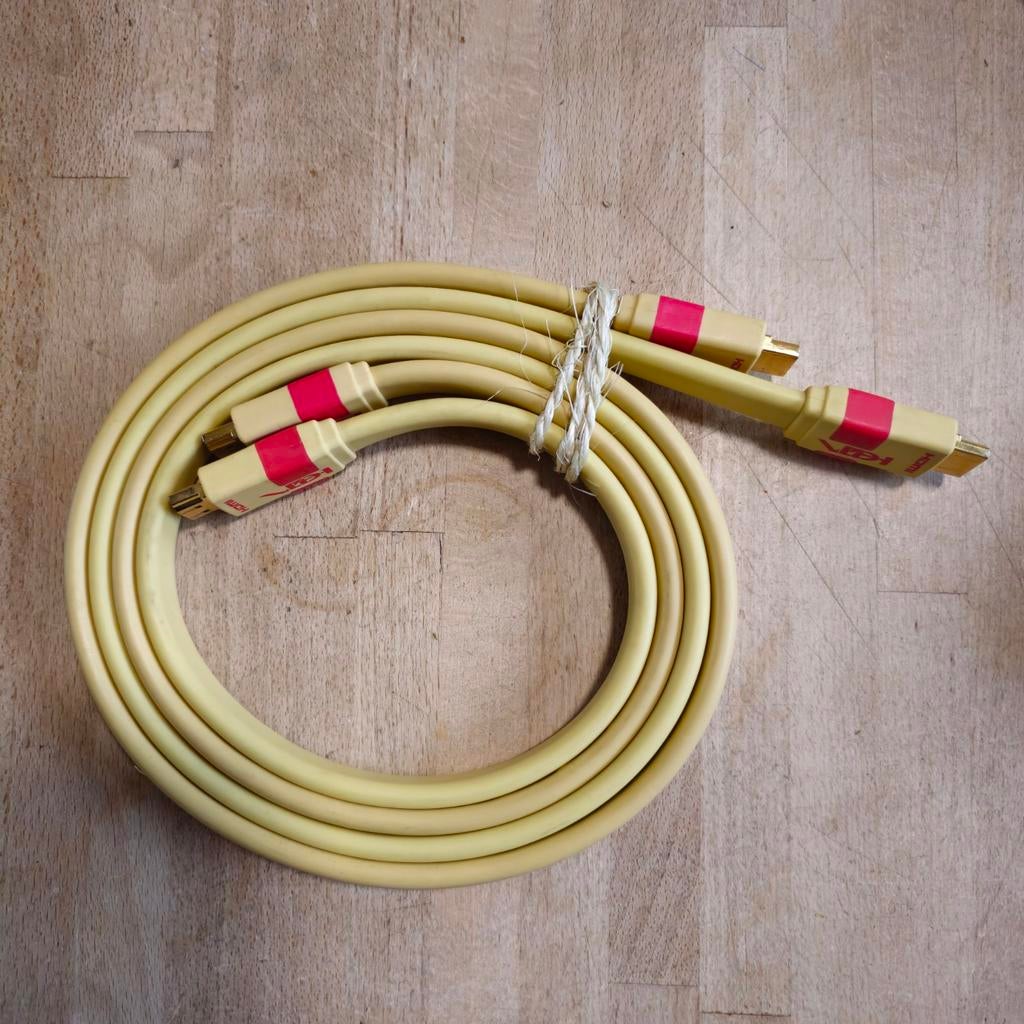 Van Den Hul HDMI FLAT 2 stuks elk1 mtr, Ophalen of Verzenden, Gebruikt, Minder dan 2 meter, HDMI-kabel