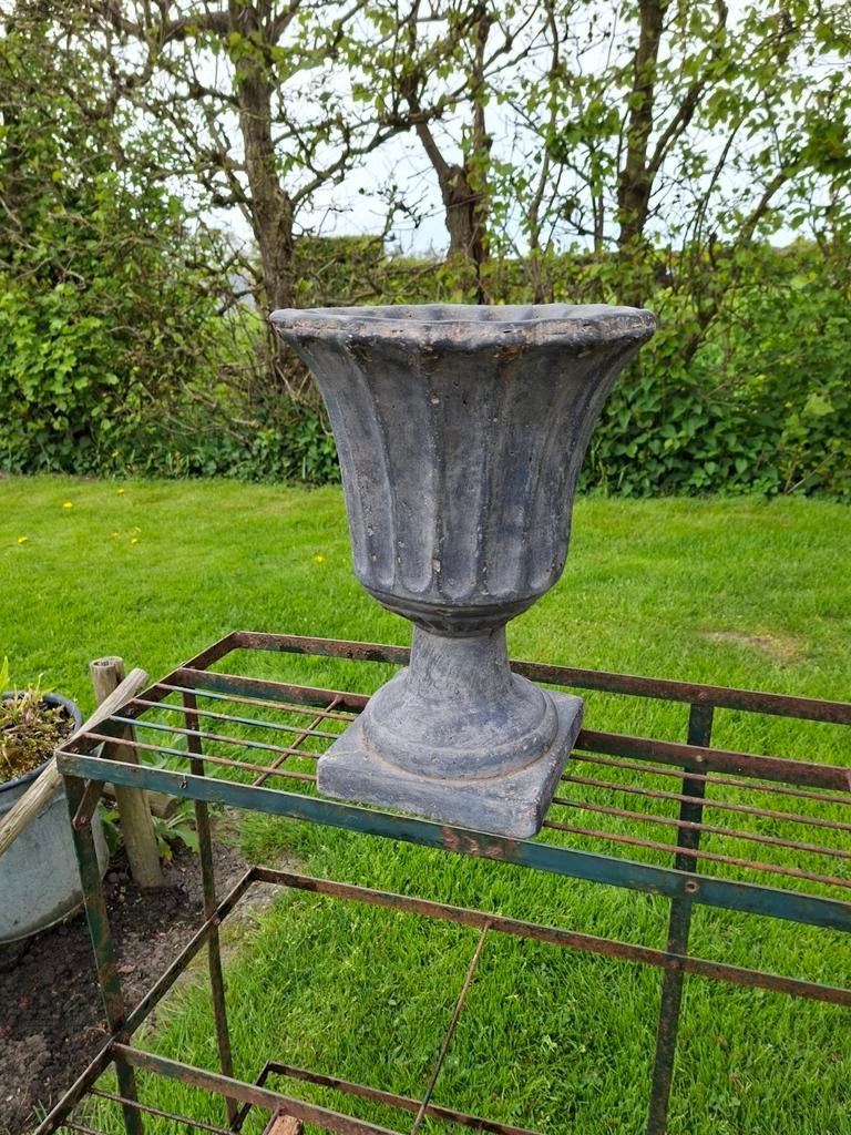 Mooi tuinvaas 34 cm hoog, Ophalen, Zo goed als nieuw