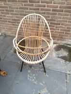 Retro rieten stoel - Vintage design, Huis en Inrichting, Gebruikt, Overige kleuren, Ophalen of Verzenden, Metaal