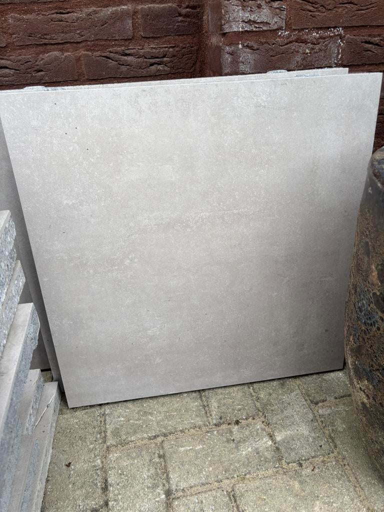 GRATIS 2 keramische tegels met beton, Tuin en Terras, Ophalen, Zo goed als nieuw, Keramiek, Terrastegels