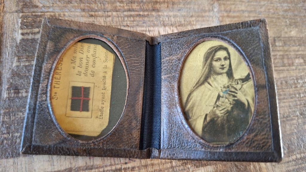 Antieke relikwie mapje St Theresia uit 1897, Ophalen of Verzenden