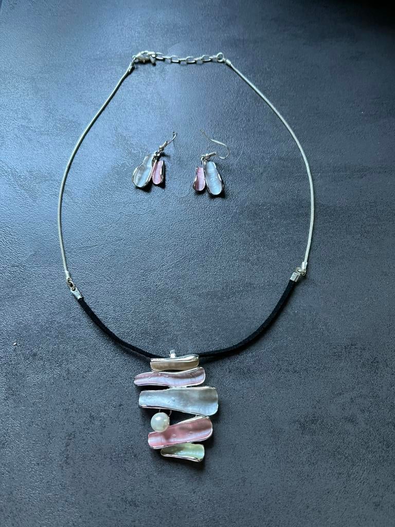 Ketting met oorbellen (Set), Ophalen of Verzenden, Zo goed als nieuw, Overige materialen