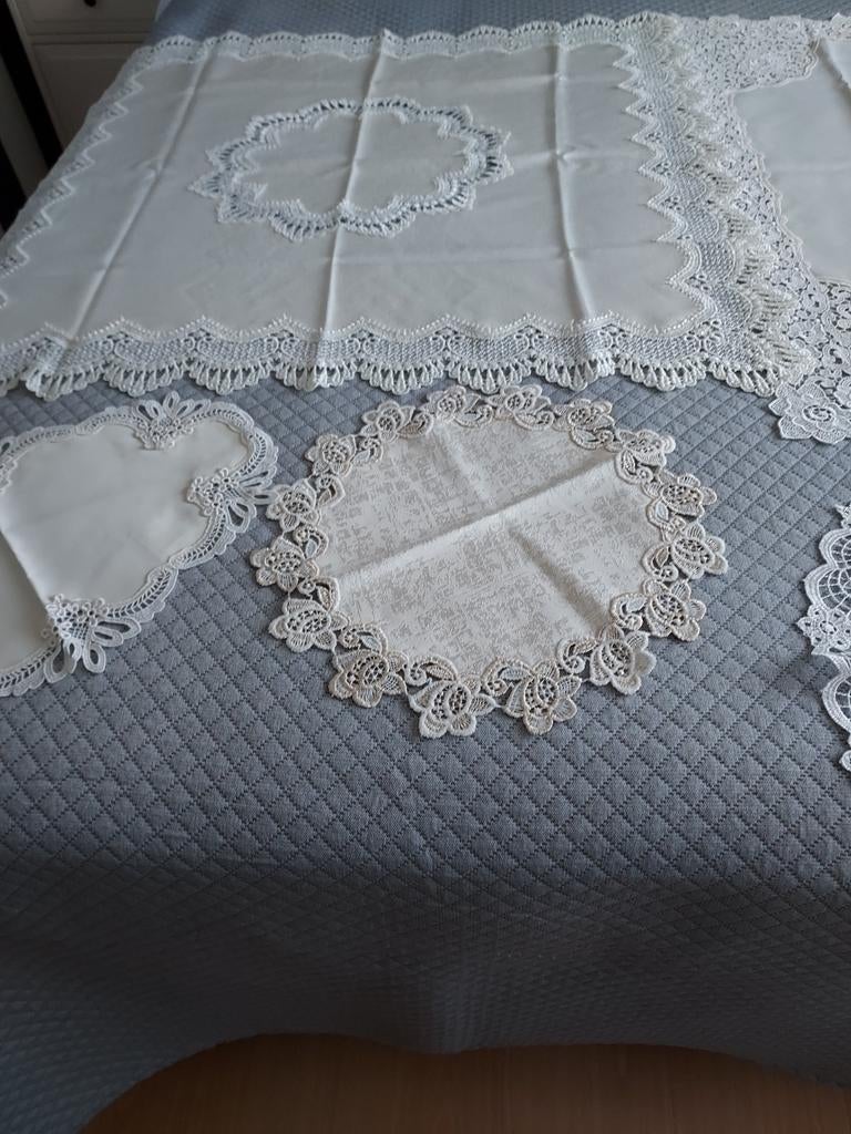 Prachtig  vintage brocante kanten  tafelkleedjes, Ophalen of Verzenden, Zo goed als nieuw, Binnen