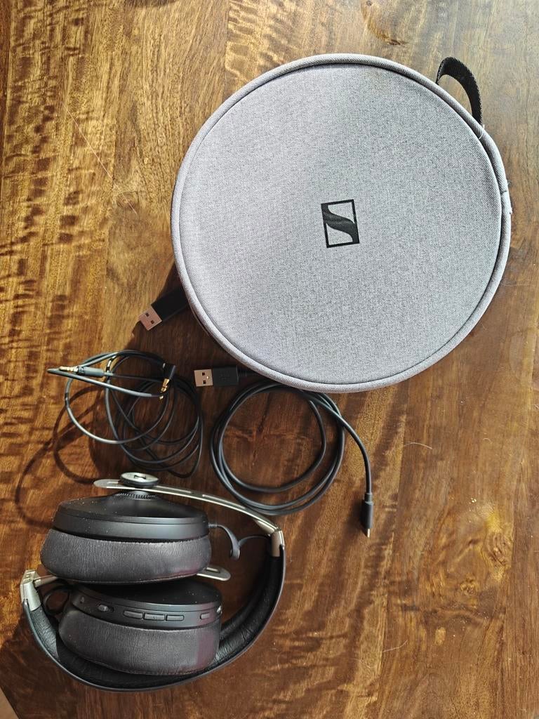 Sennheiser Momentum 3 met accessoires, Sennheiser, Ophalen of Verzenden, Zo goed als nieuw, Over oor (circumaural)