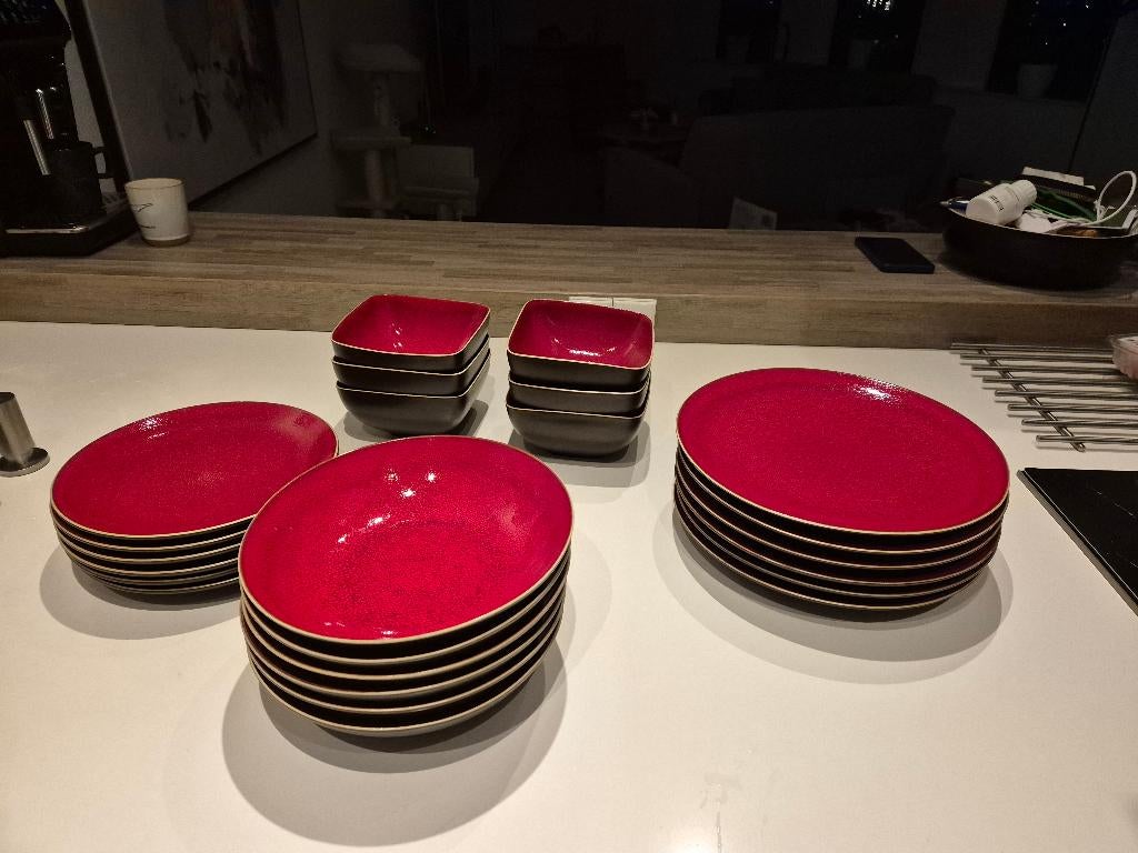 Servies Rood, Ophalen, Zo goed als nieuw, Overige stijlen, Aardewerk