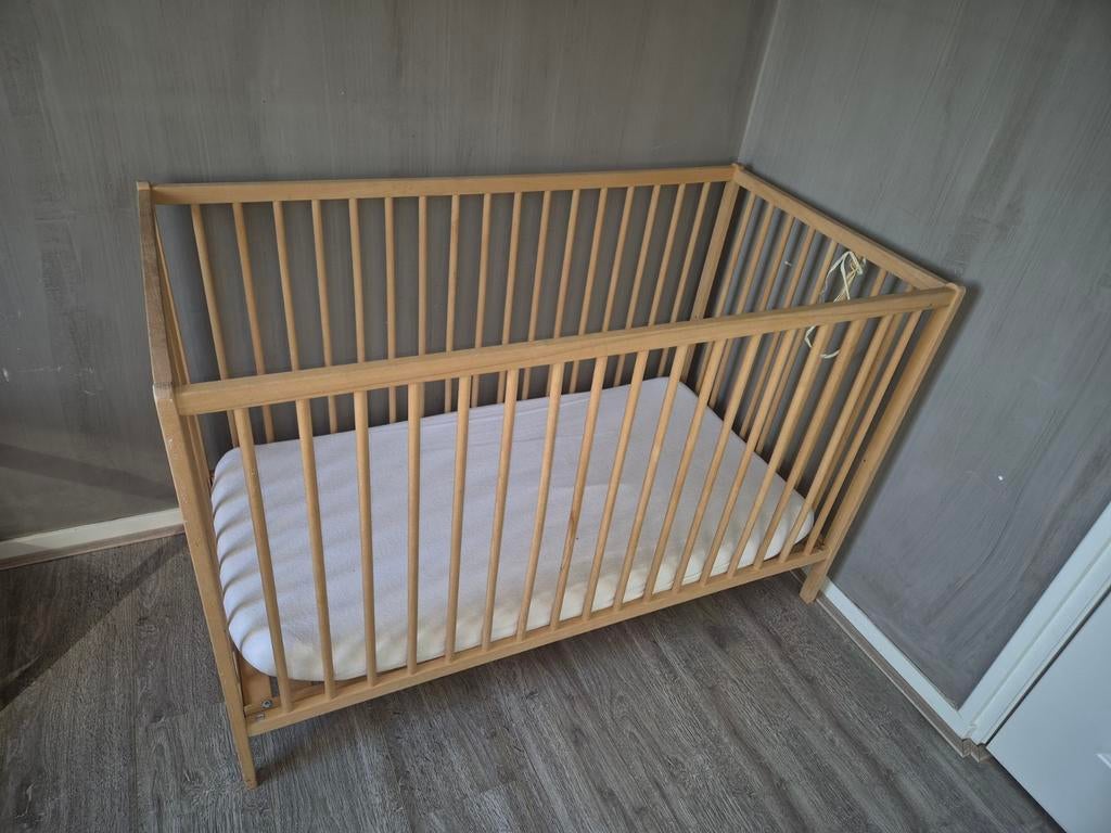 Ikea babyledikant met 2 standen, Kinderen en Baby's, Babywiegjes en Ledikanten, Ophalen, Ledikant