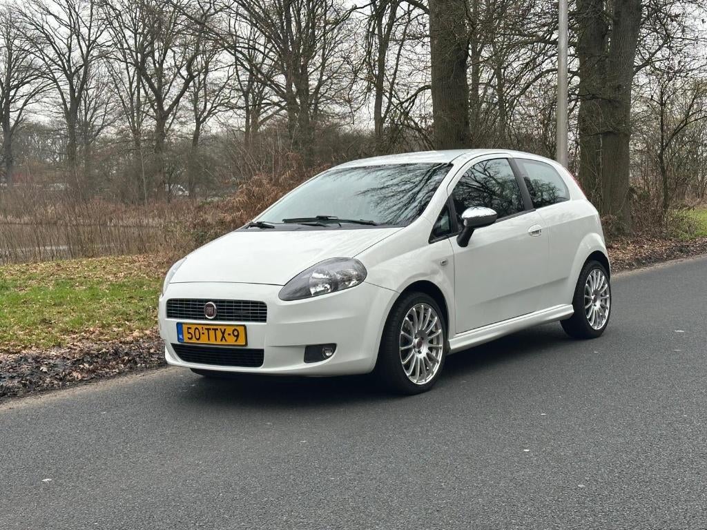 Fiat Punto 1.4 16V 3DR 2009 Nieuwe APK, Auto's, Voorwielaandrijving, 40 €/maand, Wit, Bedrijf