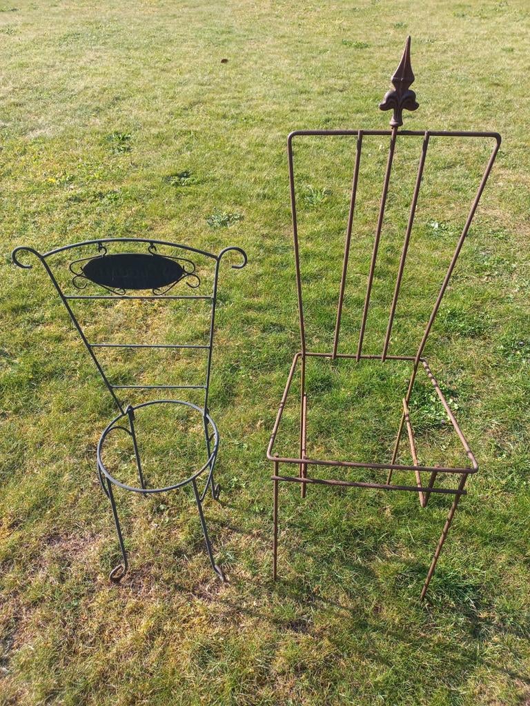 Metalen tuindecoratie: plantenhouder en obelisk, Ophalen, Gebruikt, Metaal, Overige typen