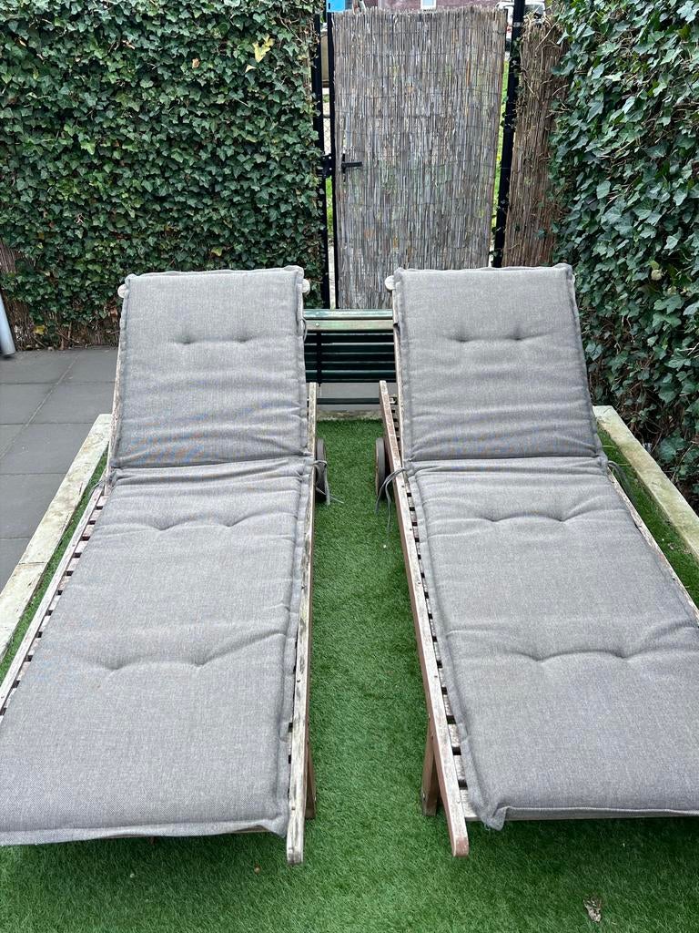 2 houten ligbedden met kussens, Tuin en Terras, Ligbedden, Ophalen of Verzenden, Gebruikt, Hout, Verstelbaar