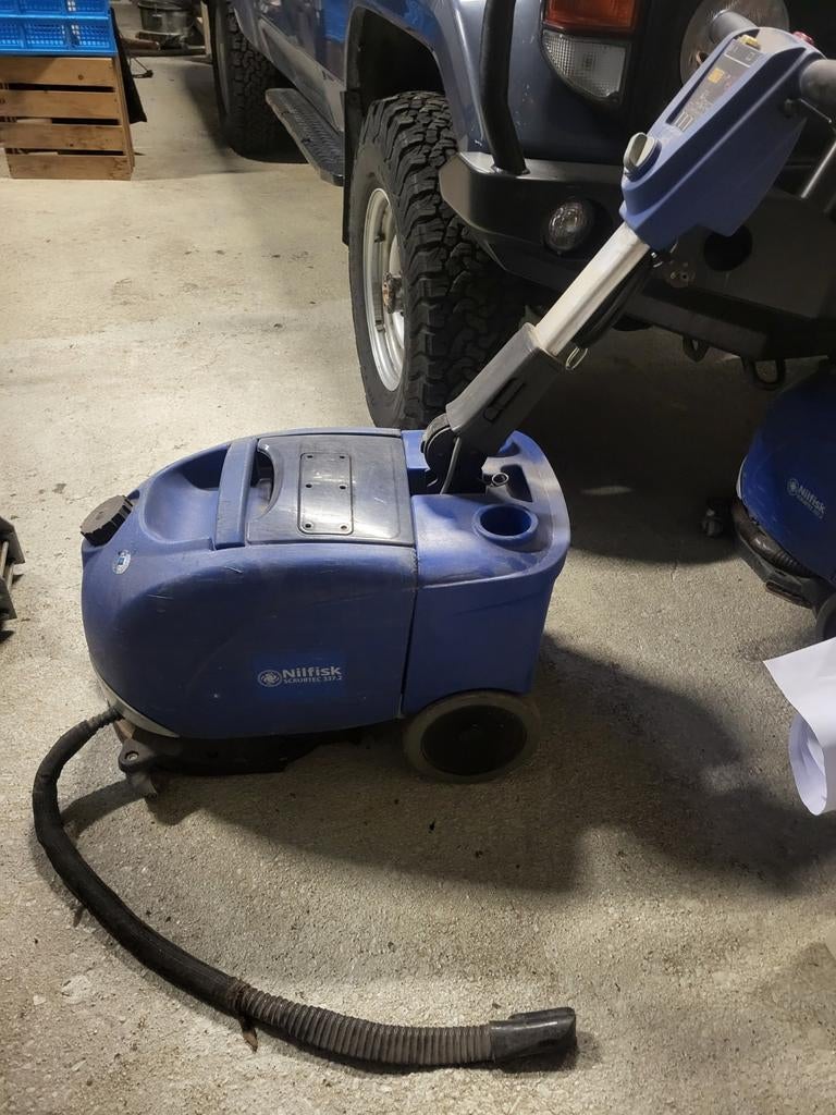 2x Nilfisk scrubtec 337.2 hebben onderhoud nodig, Ophalen, Gebruikt, Schrobmachine