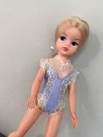 Vintage Sindy Pedigree 80 s niet Barbie, Verzamelen, Ophalen of Verzenden, Zo goed als nieuw, Kleertjes
