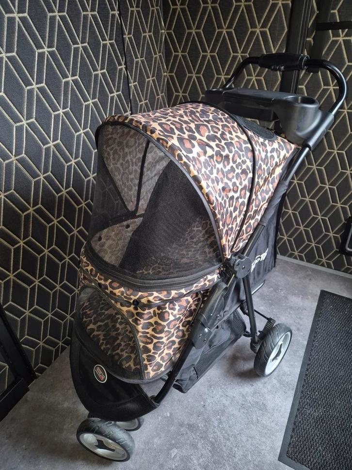 Innopet buggy Allure cheetah, Dieren en Toebehoren, Honden-accessoires, Zo goed als nieuw, Ophalen