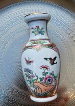Decoratieve Chinese porseleinen vaas met bloemen en vogels, Ophalen of Verzenden