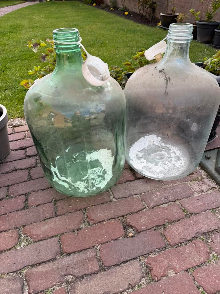 wee grote glazen flessen, een groene en een transparante., Ophalen, Zo goed als nieuw