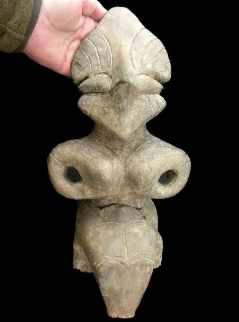 Vinca Neolithische Steentijd Venus beeld Bodemvondst, Antiek en Kunst, Ophalen of Verzenden