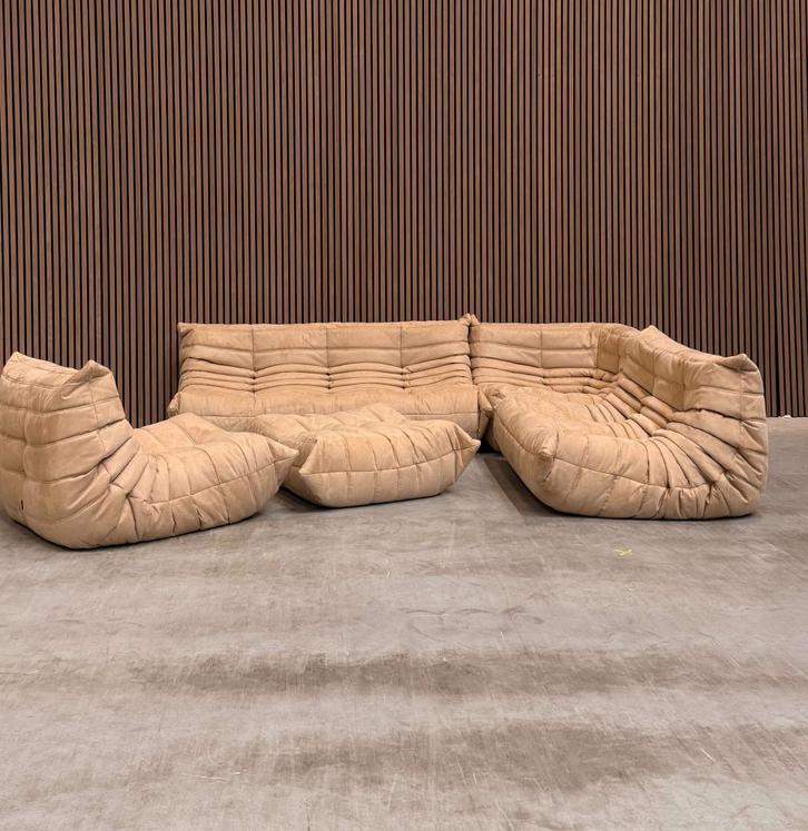 Ligne Roset Togo - Beige Alcantara set, Antiek en Kunst, Antiek | Meubels | Stoelen en Banken