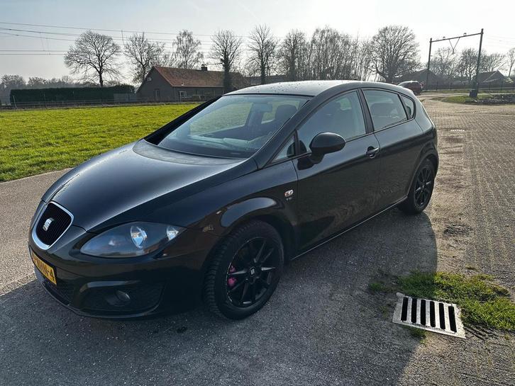 Seat Leon 1.2 TSI 77KW 2010 Zwart, Auto's, Seat, Particulier, Leon, ABS, Airbags, Airconditioning, Bluetooth, Centrale vergrendeling