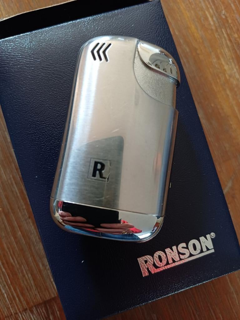 Ronson Aansteker - Zo goed als nieuw in originele doos, Verzamelen, Ophalen of Verzenden, Zo goed als nieuw, Aansteker