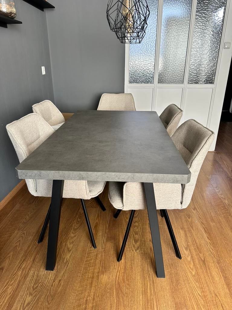 Eettafel, Ophalen, Zo goed als nieuw, 4 tot 6 stoelen