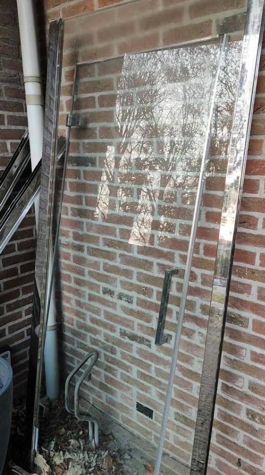 glazen douchscherm gebruikt, Doe-het-zelf en Verbouw, Glas en Ramen, Gebruikt, Overige typen, Minder dan 80 cm, Veiligheidsglas
