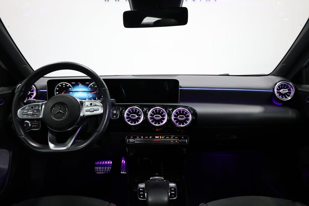 Mercedes-Benz A-klasse 200 AMG Line LED/SFEER/HALF LEER+S.VE, Auto's, Mercedes-Benz, Gebruikt, Euro 6, 4 cilinders, Bedrijf