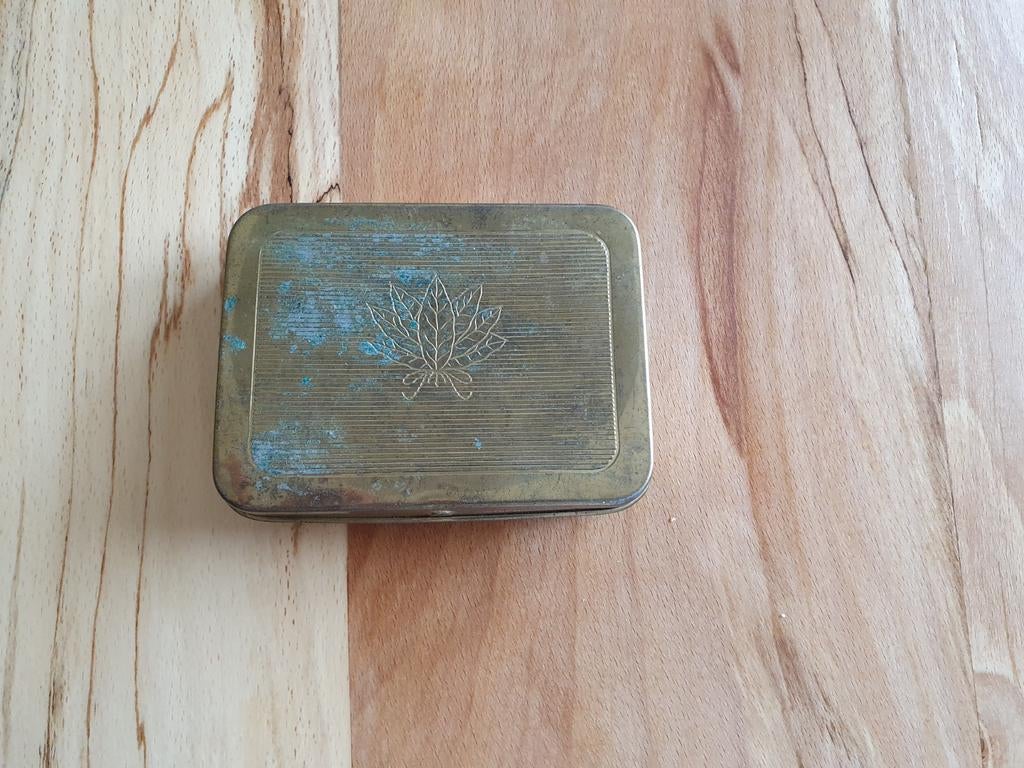 Tabaksdoosje, Verzamelen, Rookartikelen, Aanstekers en Luciferdoosjes, Ophalen of Verzenden, Sigarenbandjes