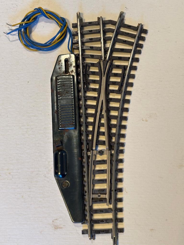 Märklin 2261 elektrische wissel rechts K-rails, Hobby en Vrije tijd, Wisselstroom, Gebruikt, Rails, Ophalen of Verzenden