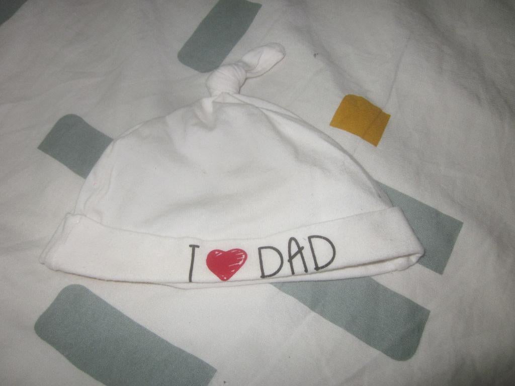 Mooi wit mutsje I love (hartje) dad H&M maat 68 zgan, Kinderen en Baby's, Babykleding | Mutsen, Sjaals en Wanten, Jongetje of Meisje