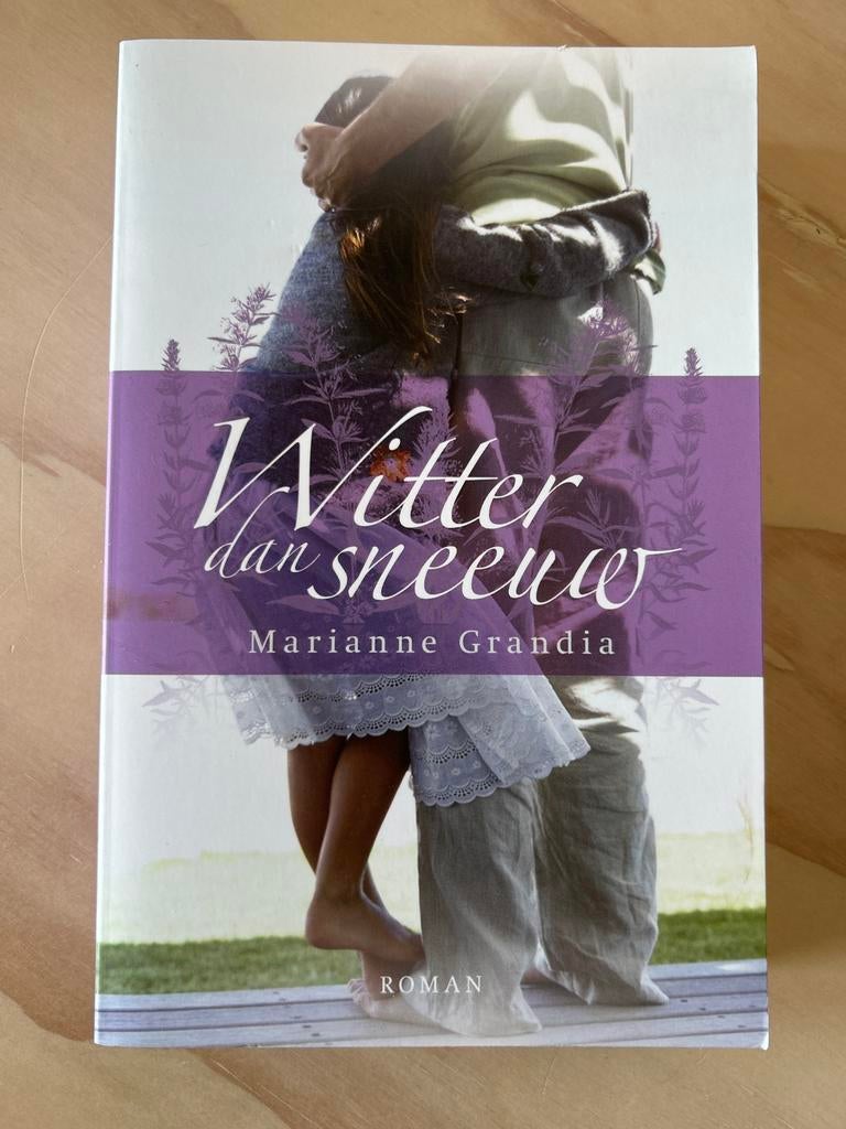 Witter dan sneeuw - Marianne Grandia, Ophalen of Verzenden, Zo goed als nieuw, Nederland
