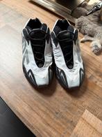 Yeezy 700, Kleding | Heren, Schoenen, Ophalen of Verzenden, Gedragen, Zwart, Sneakers of Gympen