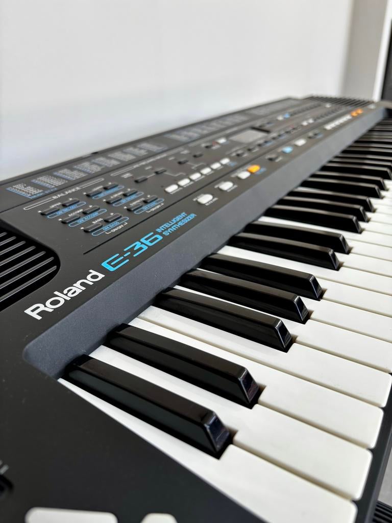 Roland E-36 Intelligent Synthesizer, Muziek en Instrumenten, Synthesizers, 61 toetsen, Roland, Ophalen of Verzenden, Zo goed als nieuw