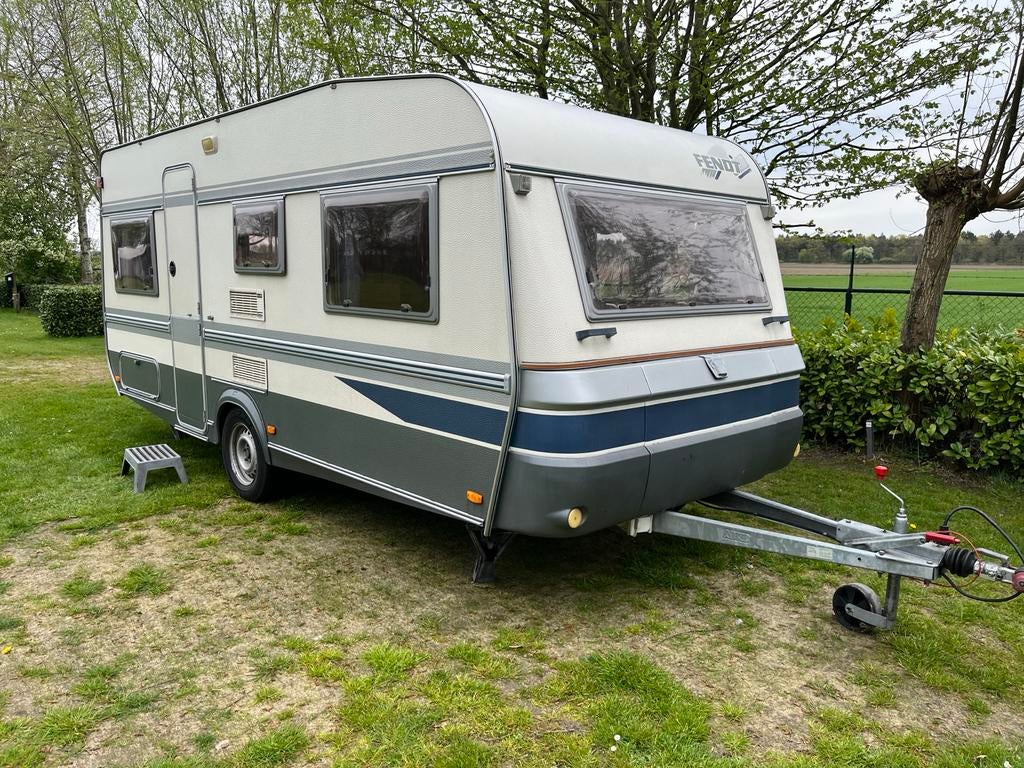 Fendt Joker Bianco 496 – nette en complete caravan (1997), Caravans en Kamperen, Caravans, Rondzit, Schokbreker, Dwarsbed, Particulier