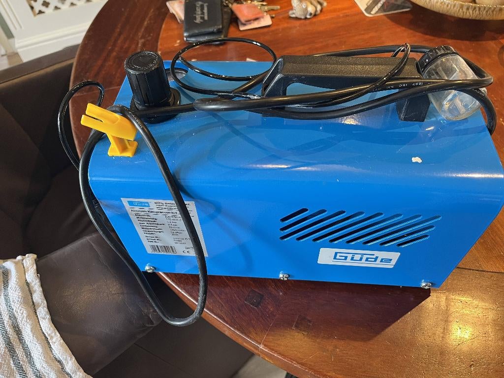 airbrush compressor, Ophalen of Verzenden, Zo goed als nieuw, Minder dan 200 liter/min, Minder dan 6 bar