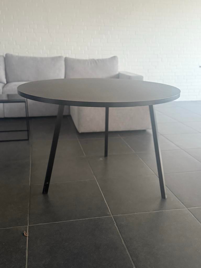 Mooie ronde designtafel van Hay, doorsnee 105 cm, Overige materialen, Gebruikt, 100 tot 150 cm, Rond
