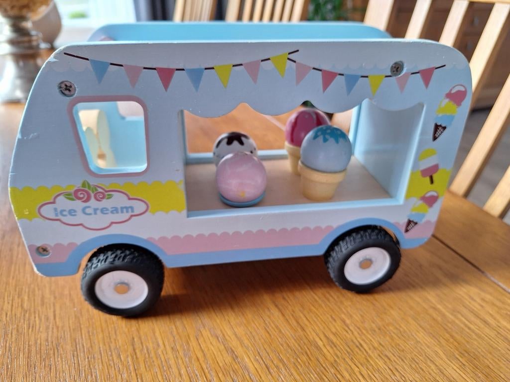 Houten ijswagen, Ophalen