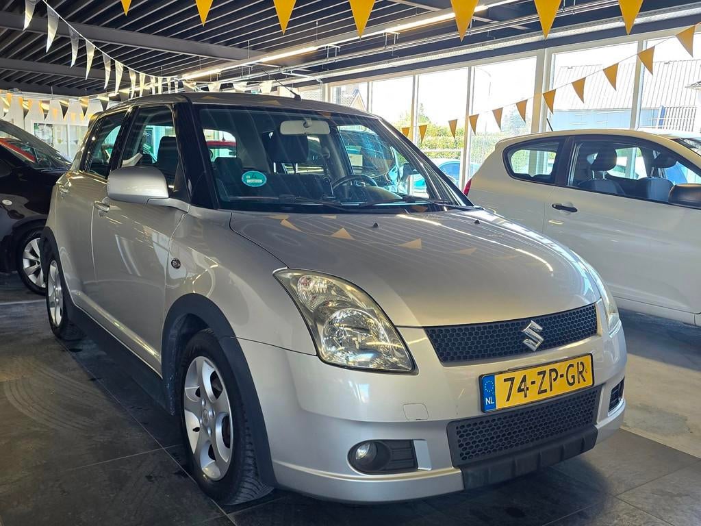Suzuki Swift 1.5 Exclusive/AIRCO/5-DEURS/BOEKJES AANWEZIG/, Voorwielaandrijving, Zwart, 4 cilinders, 400 kg