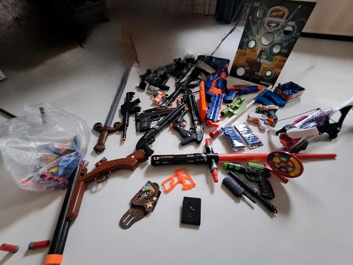 Nerf en ander actie materiaal, Kinderen en Baby's, Speelgoed | Buiten | Actiespeelgoed, Zo goed als nieuw, Ophalen