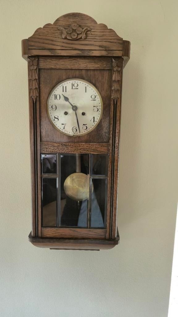 Houten wandklok met slinger, Antiek en Kunst, Antiek | Klokken, Ophalen of Verzenden