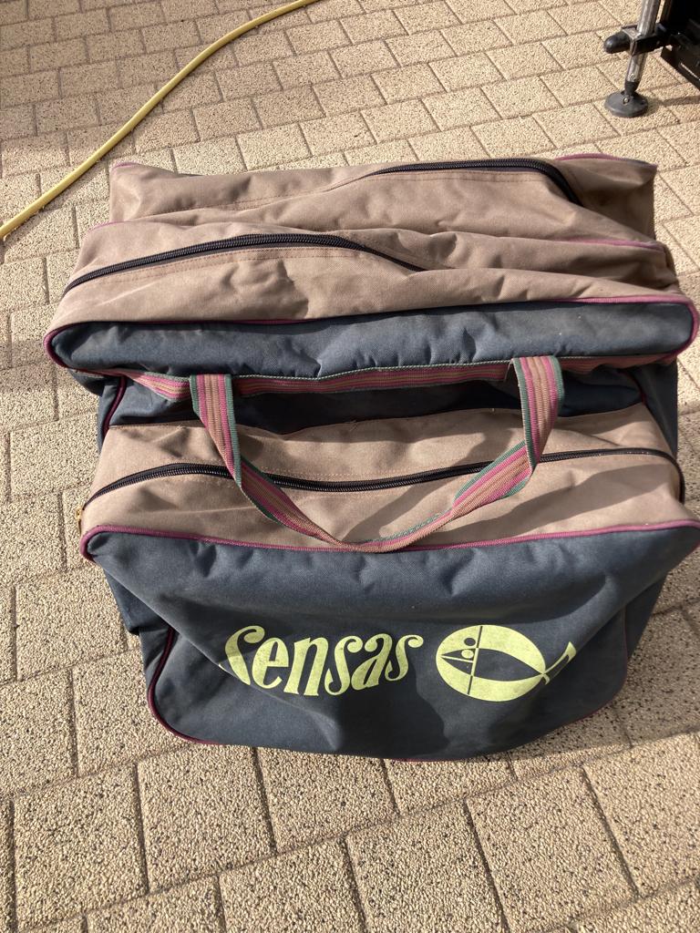 Te Koop MOOIE SENSAS Tas 4 grote vakken als nieuw, Watersport en Boten, Hengelsport | Witvissen, Ophalen of Verzenden, Zo goed als nieuw