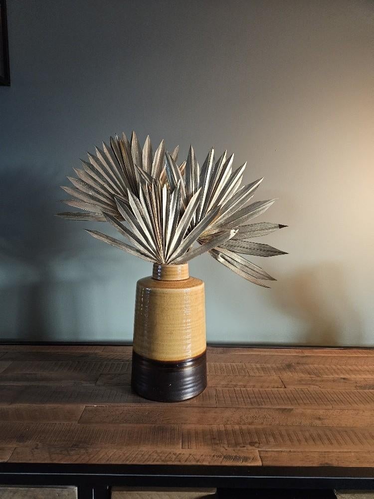 Oker gele vaas incl gouden takken, de vaas is 25cm hoog,, Ophalen, Geel, Aardewerk of Porselein, Zo goed als nieuw