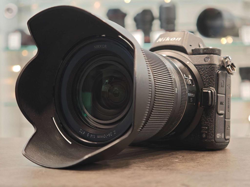Nikon Z6 + NIKKOR Z 24-70mm f/4 S (Hilversum), Foto-Groep, Luttekepoortstraat 26 3841 AX Harderwijk, Spiegelreflex, Ophalen of Verzenden
