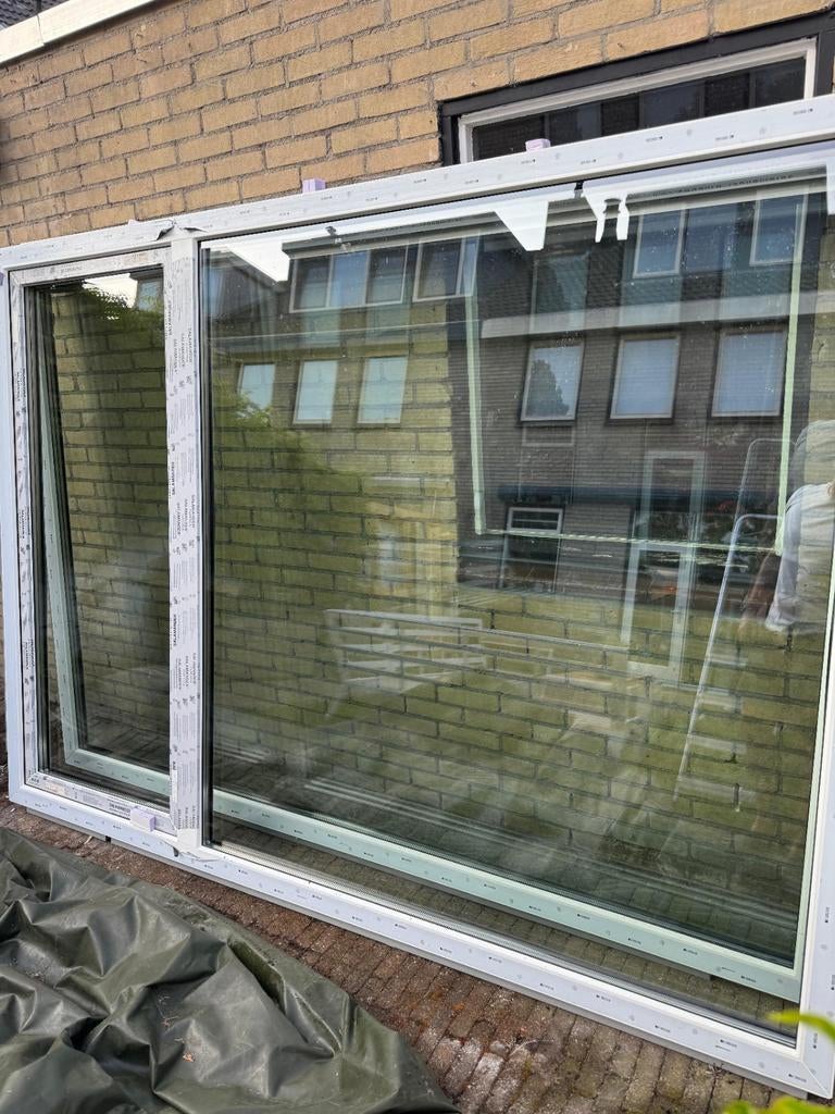 Nieuw kunststof kozijn met nerf en triple glas,kleur wit, Doe-het-zelf en Verbouw, Kunststof, Nieuw, Ophalen of Verzenden, 150 tot 225 cm