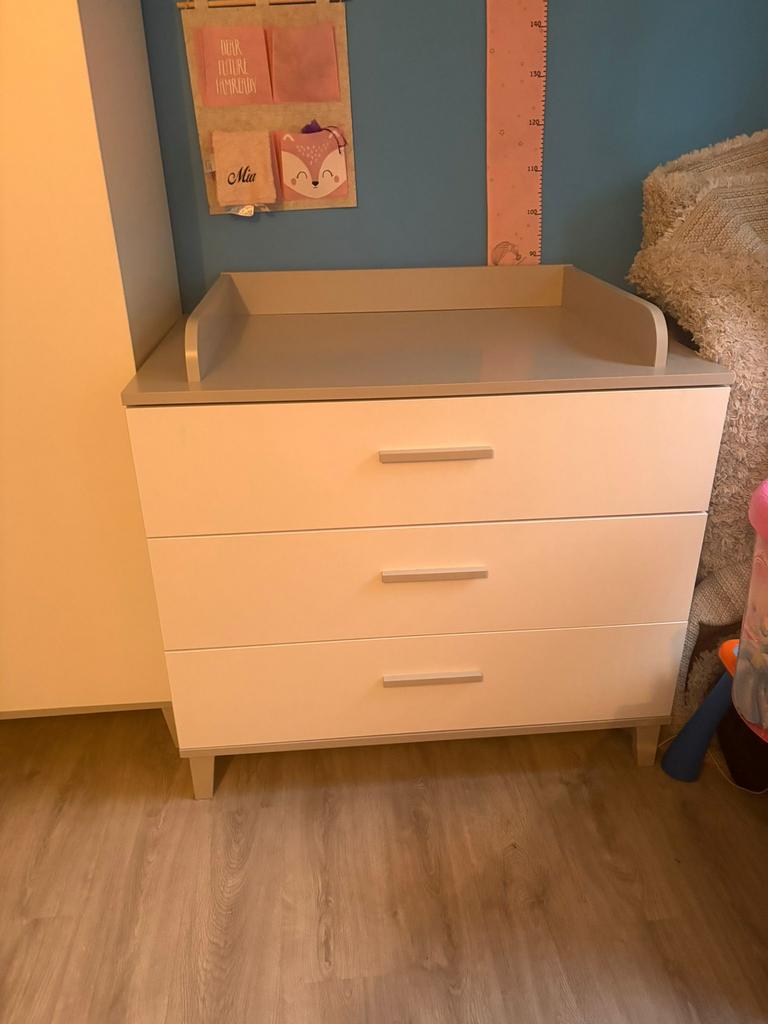 Baby bed commode en kleding kast, Kinderen en Baby's, Kinderkamer | Commodes en Kasten, Ophalen, 50 tot 70 cm, 105 cm of meer