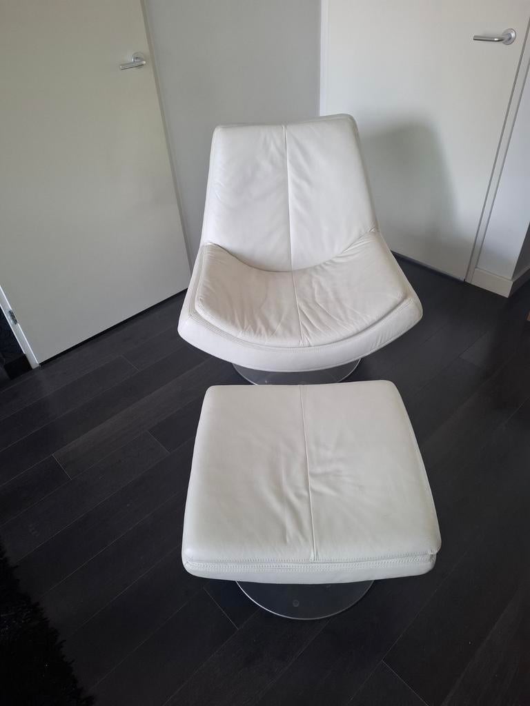 Design stoel leer met leren hocker wit, Ophalen, Wit, Leer, Zo goed als nieuw